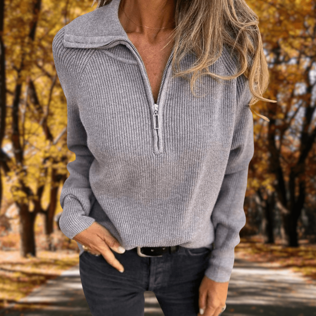 Jersey de punto gris con cremallera frontal y cuello alto, manga larga