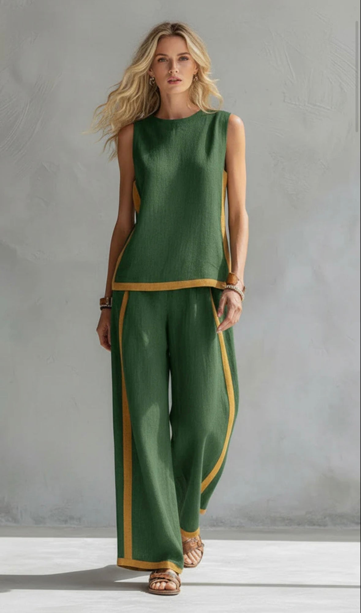 Conjunto de algodón y lino verde sin mangas con pantalón ancho y ribete amarillo