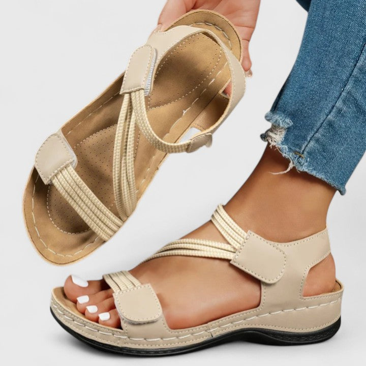 Sandalias ortopédicas elegantes crema con tiras ajustables, puntera abierta y suela acolchada