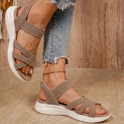 Sandalia ortopédica de confort color kaki con tiras cruzadas y suela blanca