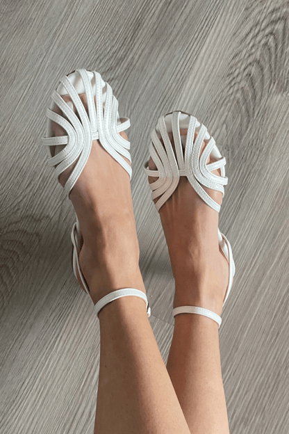 Sandalias Vittoria joya blancas con pulsera al tobillo y tiras onduladas