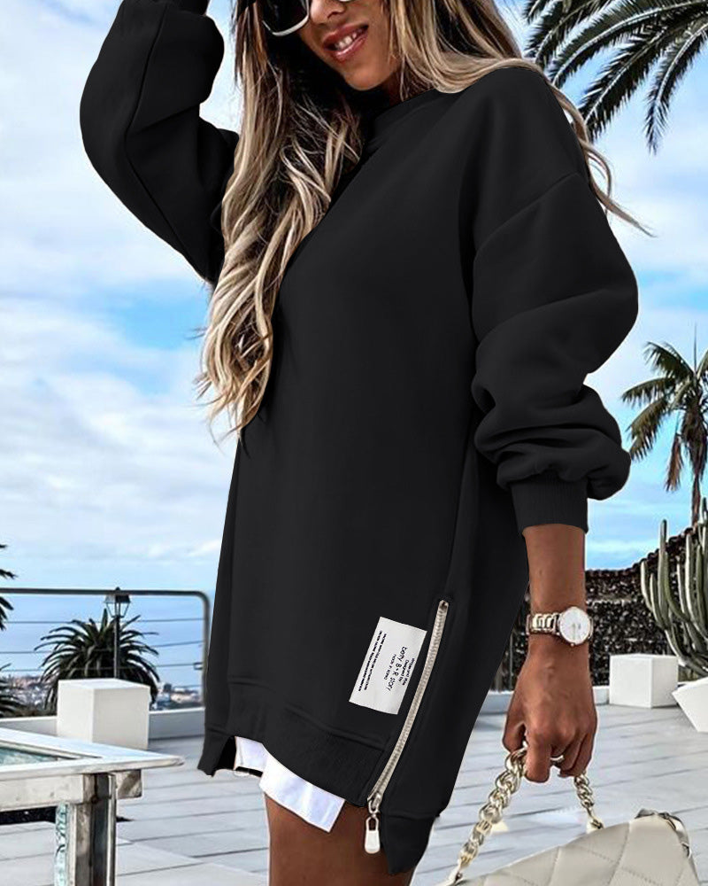 Vestido tipo sudadera negro de manga larga con cremallera lateral y abertura inferior