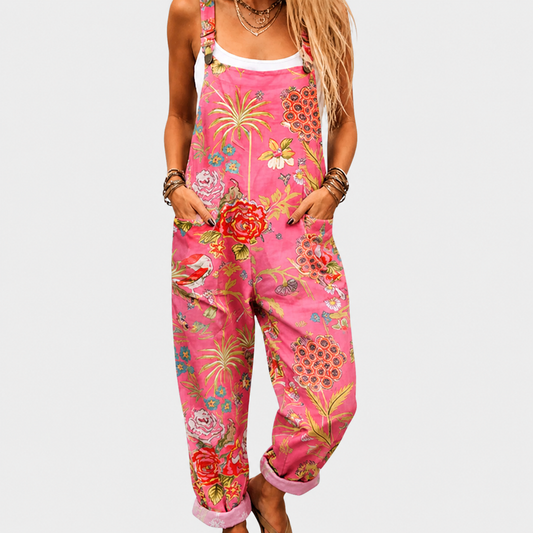 Salopette de mujer estampada tropical rosa con peto y tirantes anchos