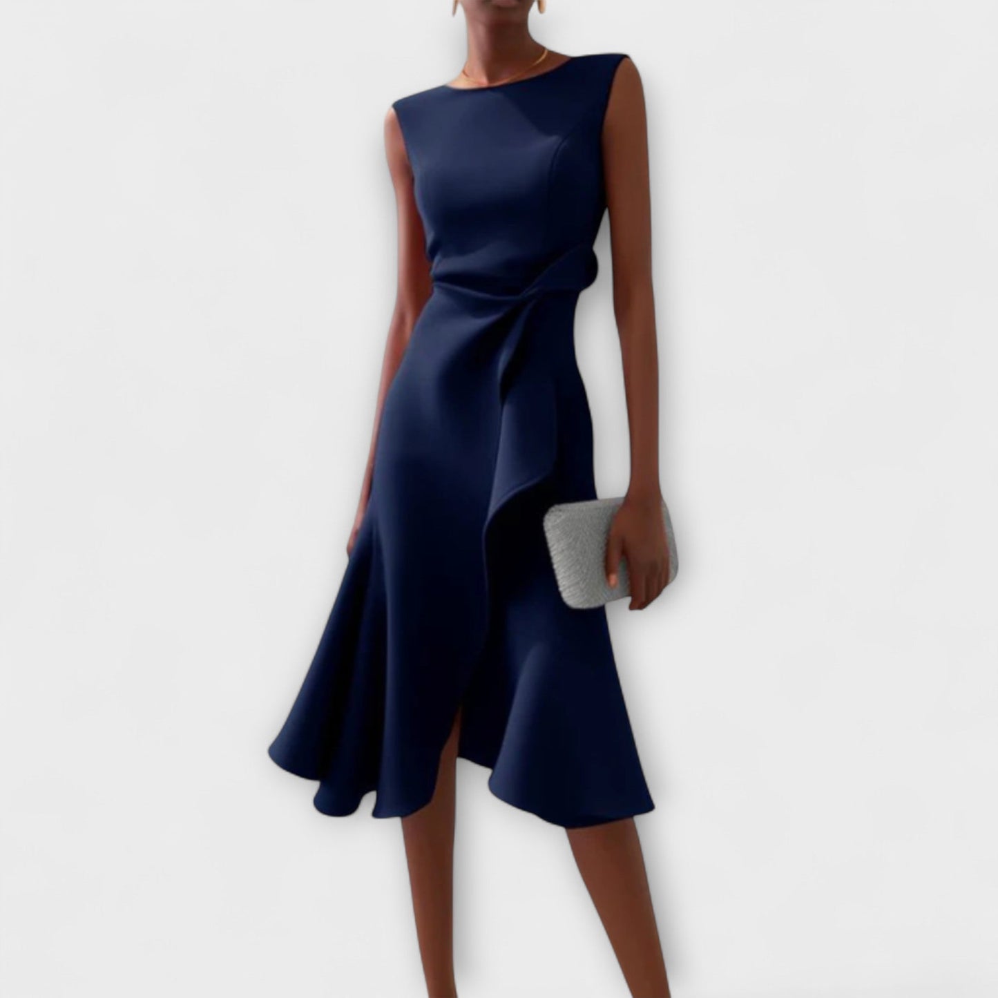Vestido midi sin mangas azul marino con drapeado lateral y falda acampanada