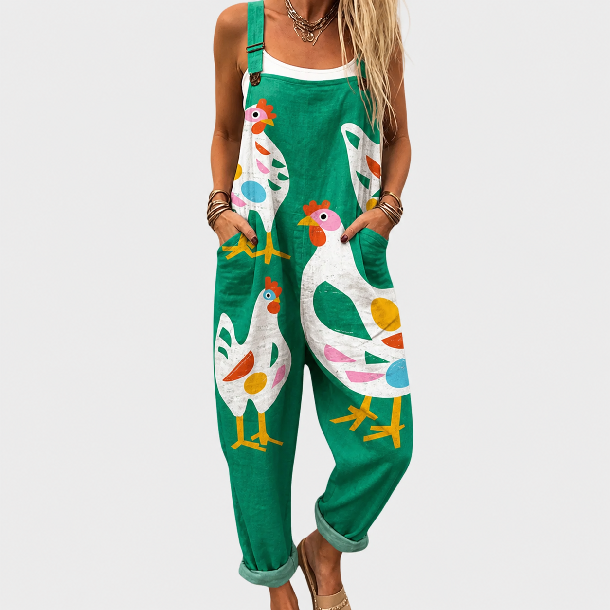 Salopette verde de mujer con tirantes y estampado de aves tropicales multicolor