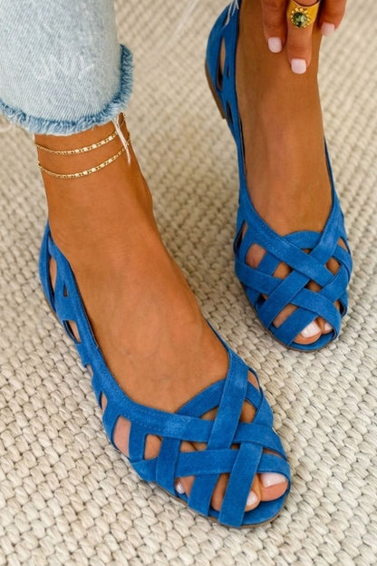 Sandalias azules de ante trenzado con punta abierta y tiras cruzadas