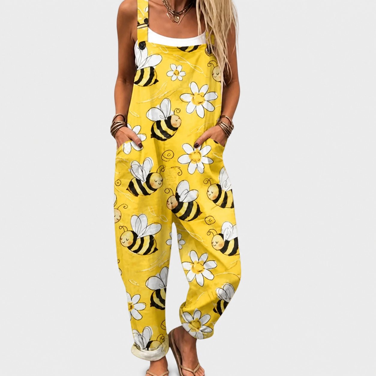 Salopette de mujer amarilla con estampado de abejas y flores, tirantes