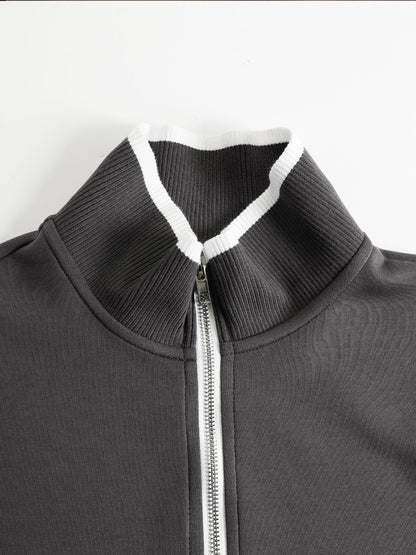 Sudadera gris oscuro de media cremallera con cuello elástico y rayas blancas
