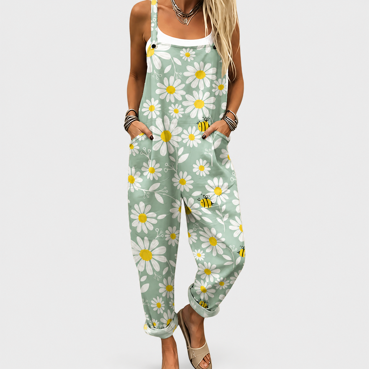 Peto de mujer de verano verde con margaritas, tirantes ajustables y bolsillos