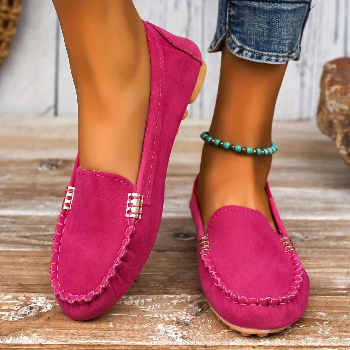 Bailarinas tipo mocasín Kaia de ante fucsia, con hebillas metálicas en la lengüeta