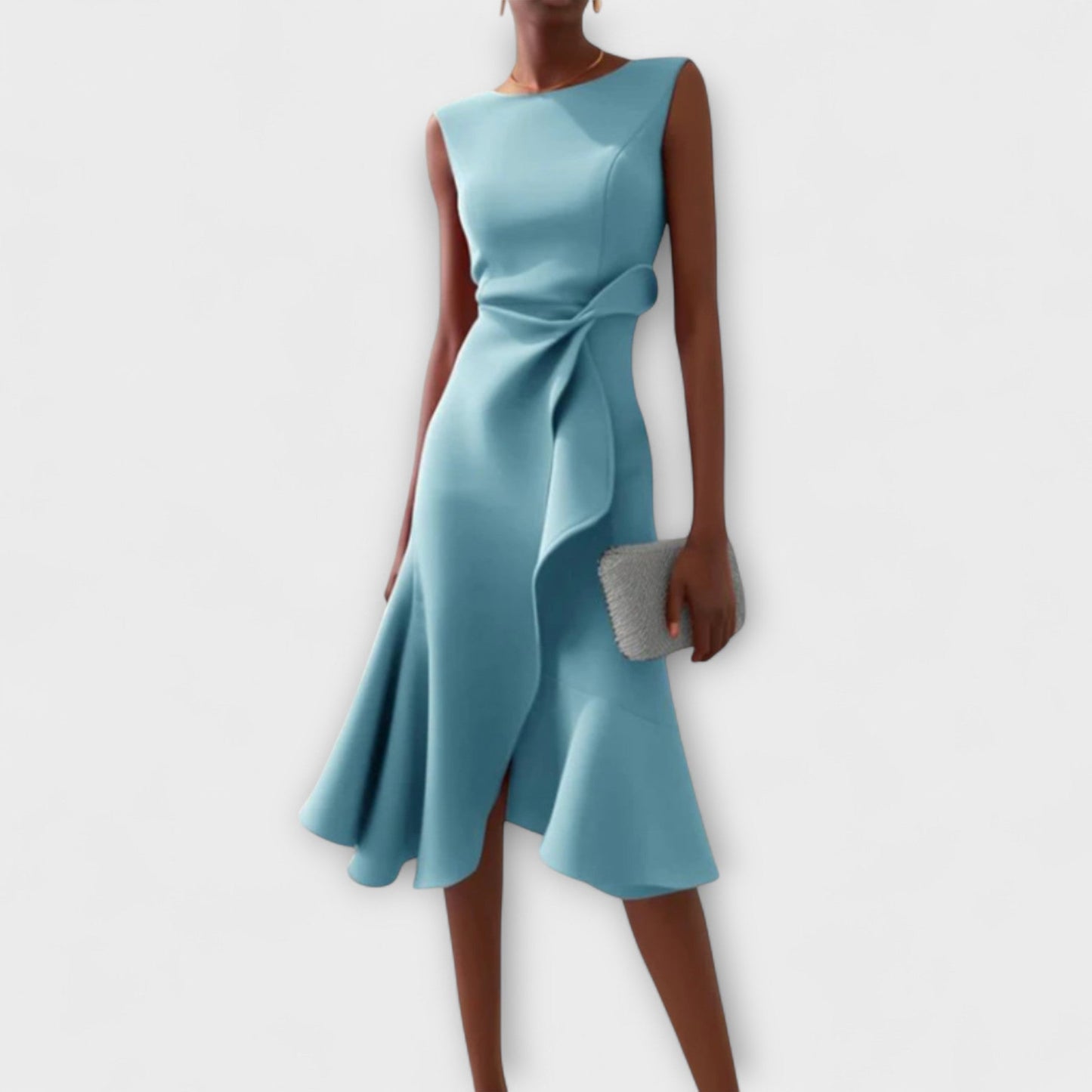 Vestido midi sin mangas azul claro con drapeado en la cintura y falda acampanada