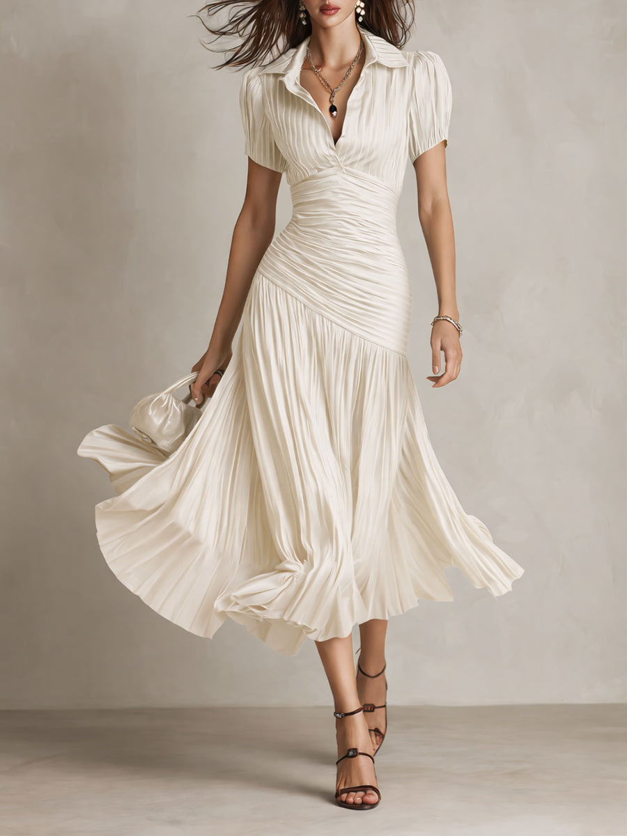 Vestido midi de satén blanco con rayas, escote pico, manga corta y falda plisada acampanada