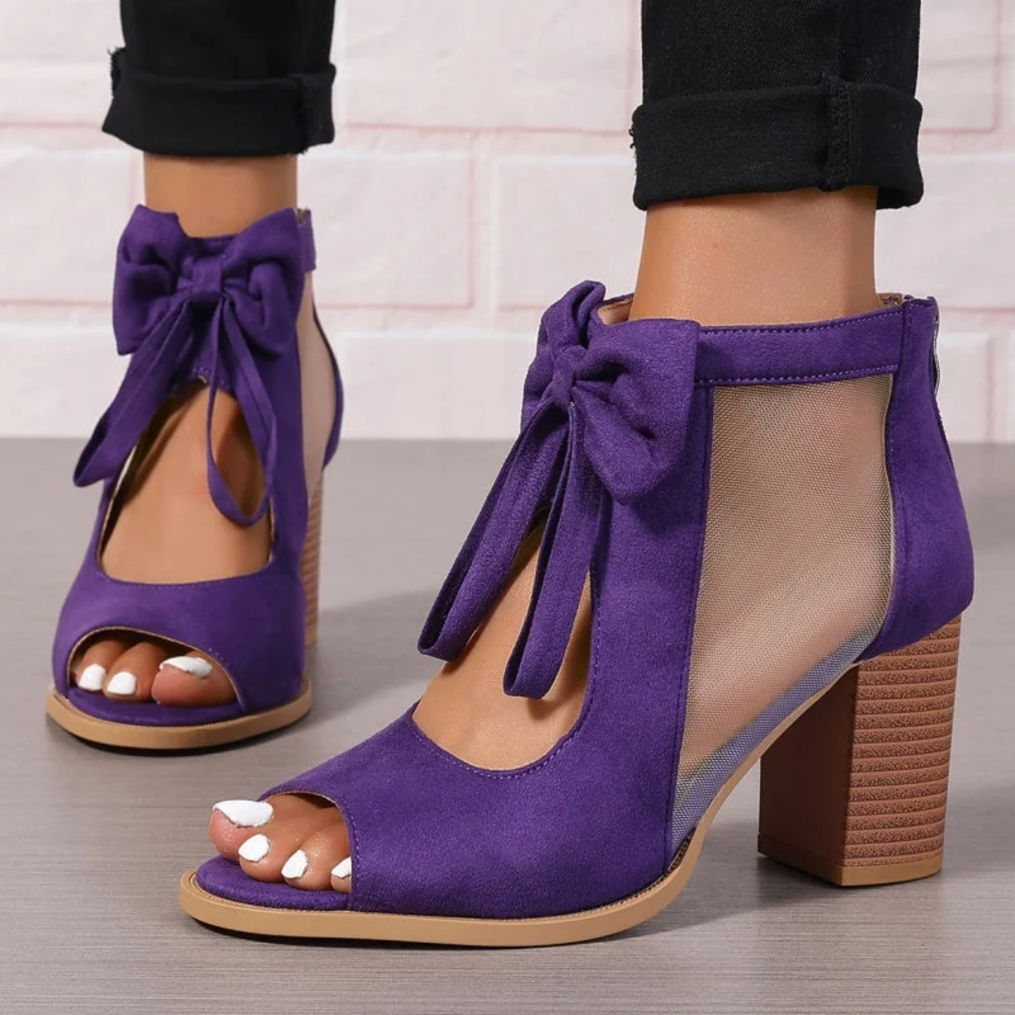Sandalias violetas de tacón bloque con lazos y panel de malla