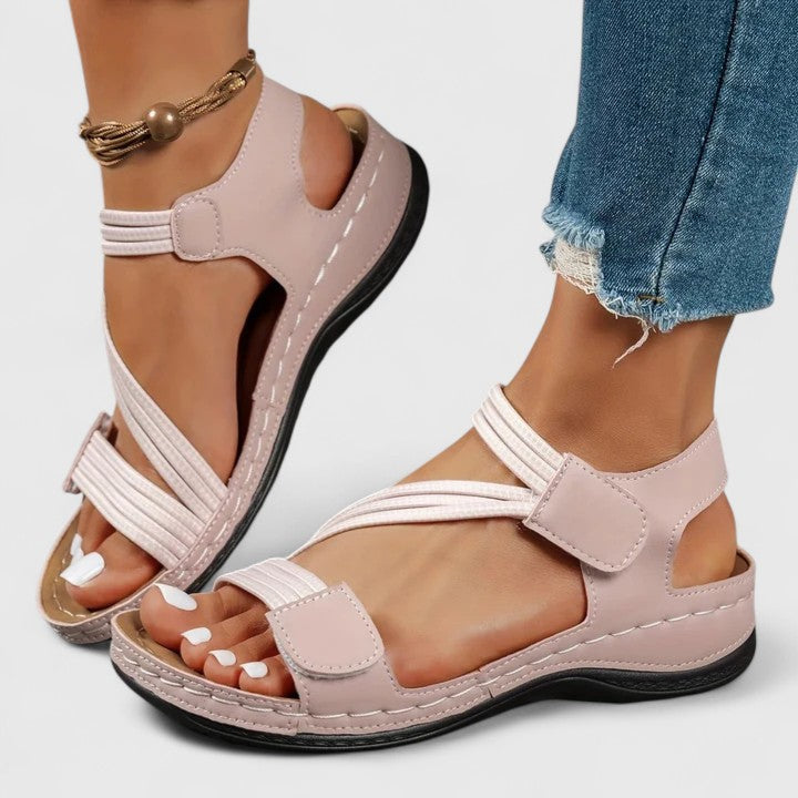 Sandalias ortopédicas elegantes Nina rosa con tiras acolchadas y cierre de velcro