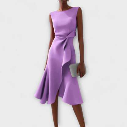 Vestido midi sin mangas violeta con drapeado frontal en la cintura y falda acampanada
