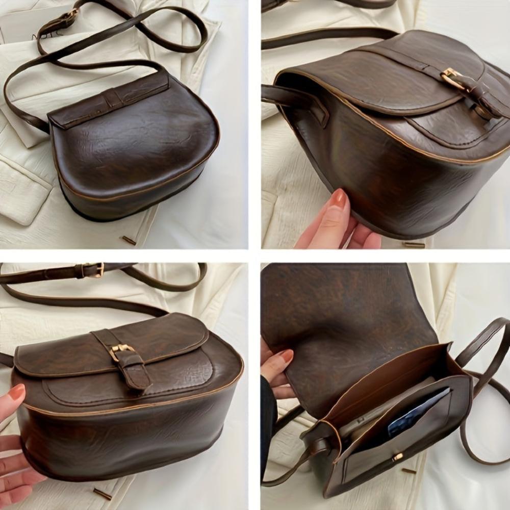 Bolso de hombro clásico de cuero marrón oscuro con correa y cierre frontal.