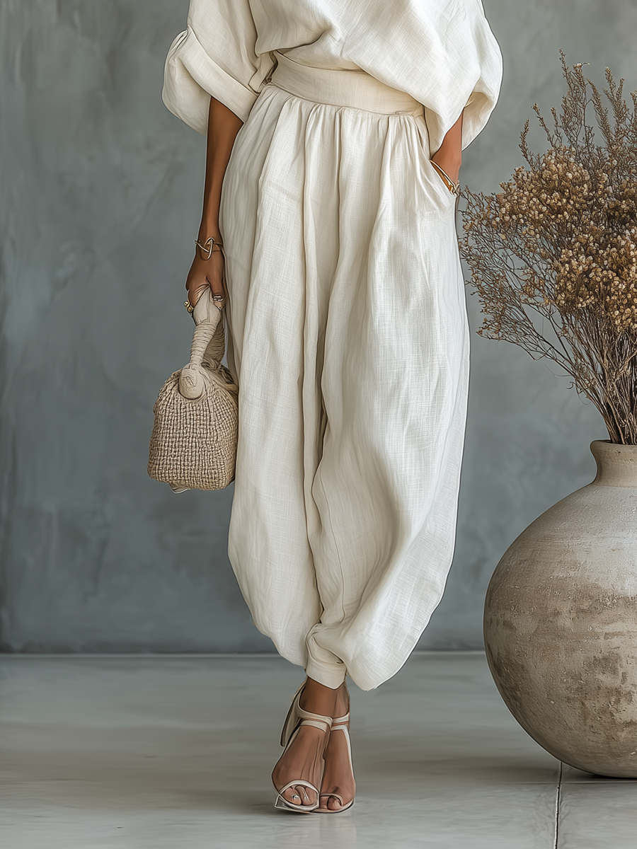 Conjunto de lino blanco roto: pantalón ancho fruncido y blusa de manga caída