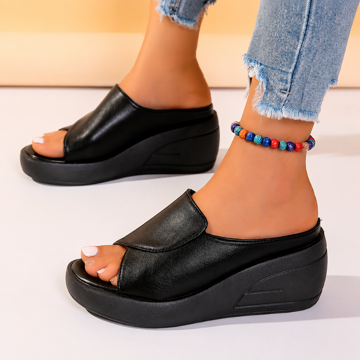 Sandalias ortopédicas con cuña negras tipo slip-on, punta abierta
