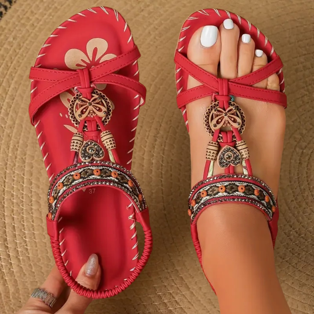 Sandalias ortopédicas rojas con pulsera elástica y adorno colgante en el empeine