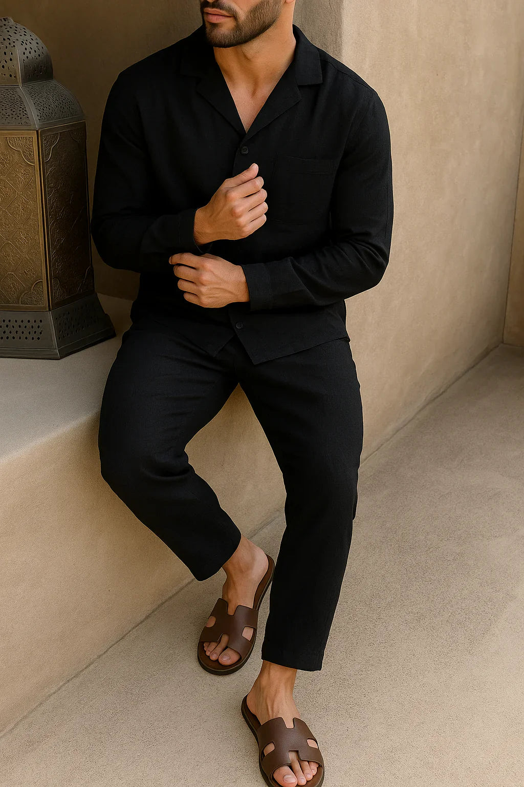Conjunto premium de hombre negro, camisa con botones y pantalón recto