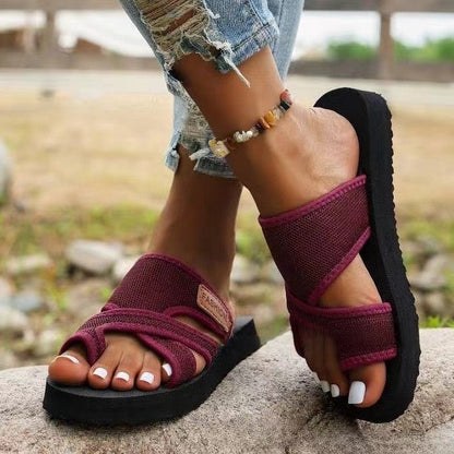 Sandalias ortopédicas cómodas granate con tira ajustable y suela gruesa