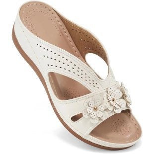 Sandalias cómodas para mujer blancas con flor bordada y perforaciones en la plantilla