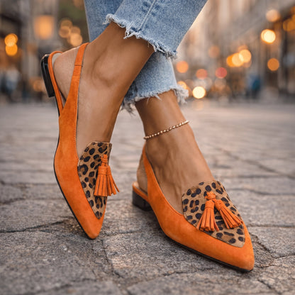 Sandalias de ante naranja con borlas y estampado leopardo, tacón bajo