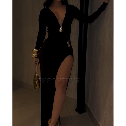 Vestido maxi negro ajustado con escote V profundo, abertura lateral y mangas largas fruncidas
