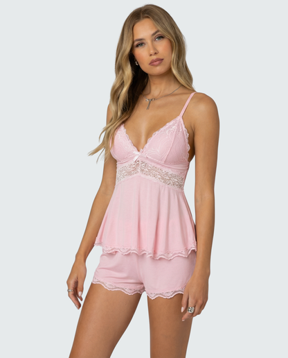 Conjunto de pijama de encaje rosa con top de tirantes y pantalones cortos, bretelado
