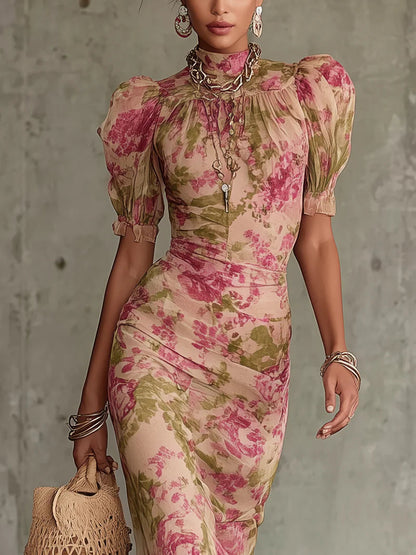 Vestido largo rosa con estampado vintage, cuello alto y mangas globo abullonadas