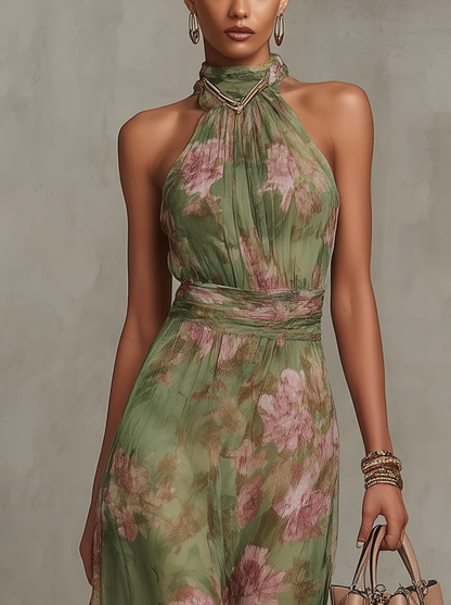 Vestido largo verde floral sin mangas, cuello halter alto y talle fruncido