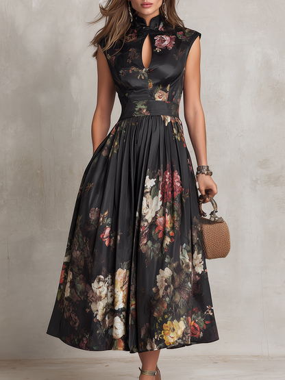 Vestido midi negro sin mangas con estampado floral y escote con abertura frontal
