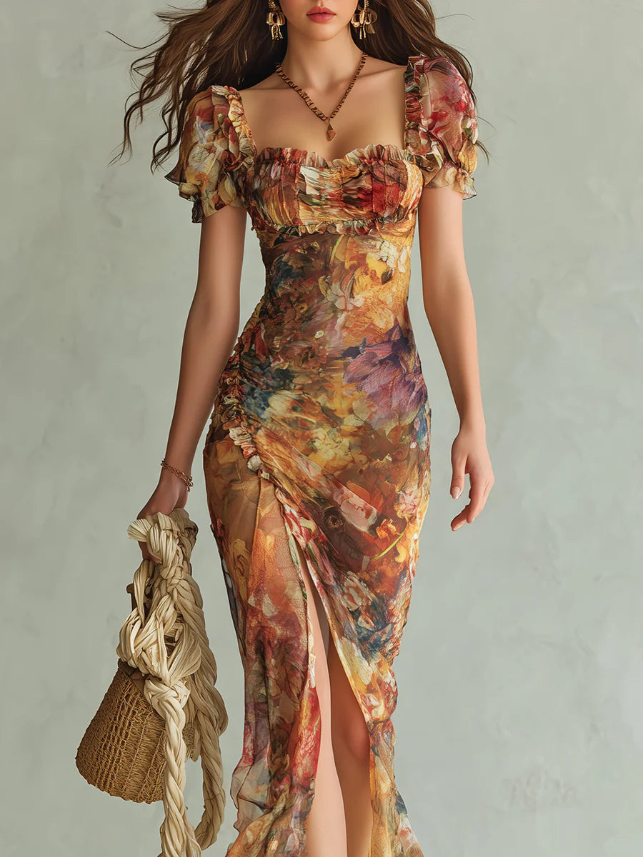 Vestido largo de gasa multicolor con escote cuadrado fruncido y abertura frontal