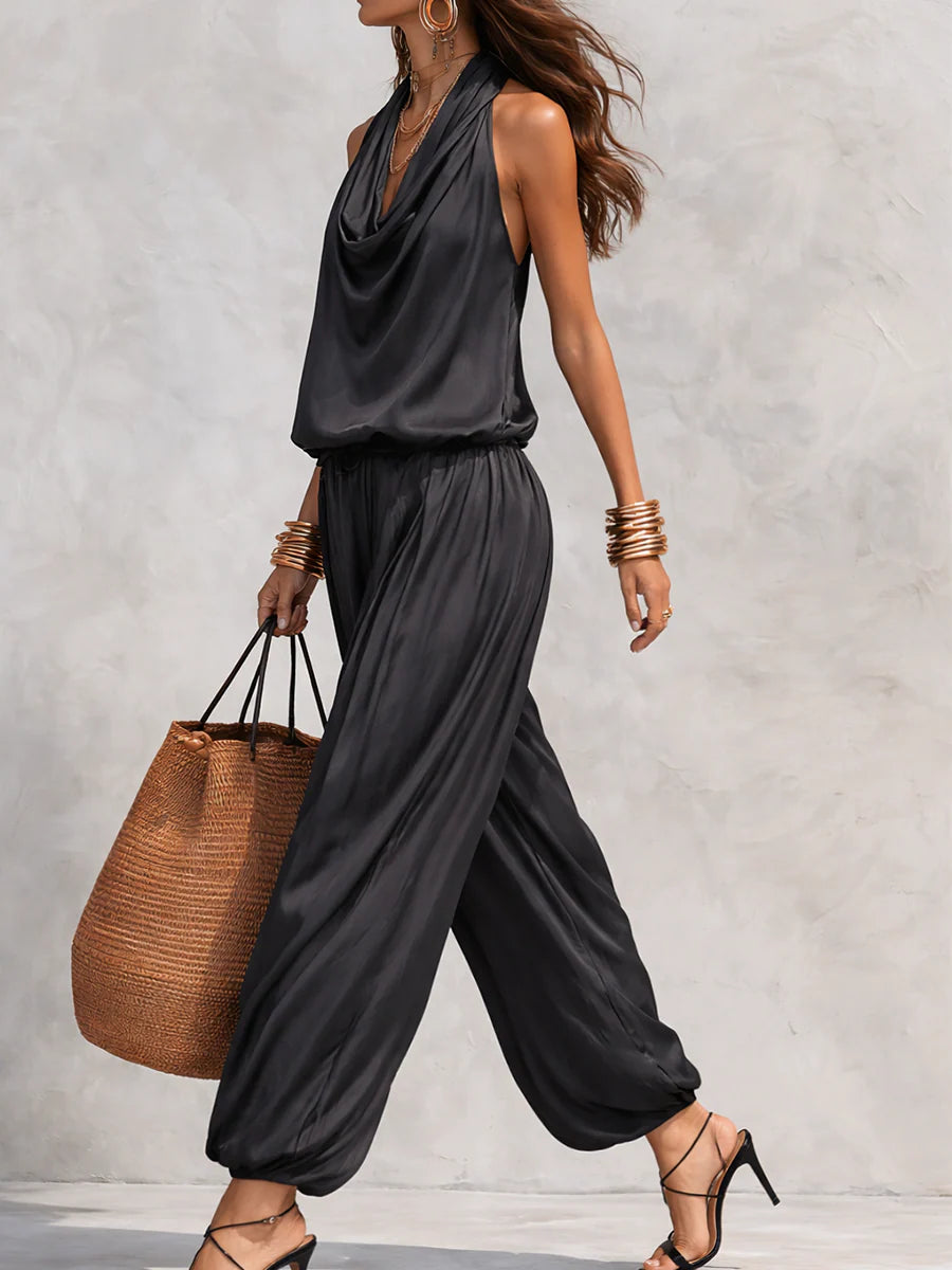Conjunto negro de dos piezas con top halter drapeado y pantalón ancho