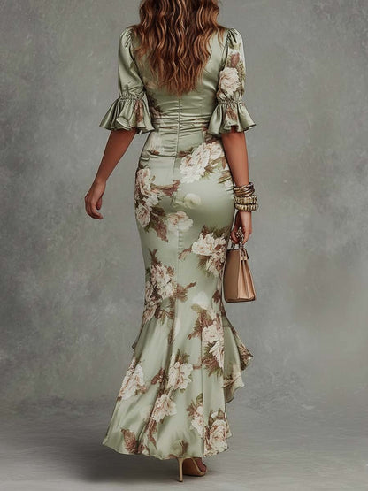 Vestido largo verde con estampado floral, escote en V, mangas abullonadas y fruncidos