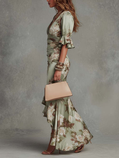 Vestido largo verde floral, escote en V y abertura lateral, mangas farol con volante