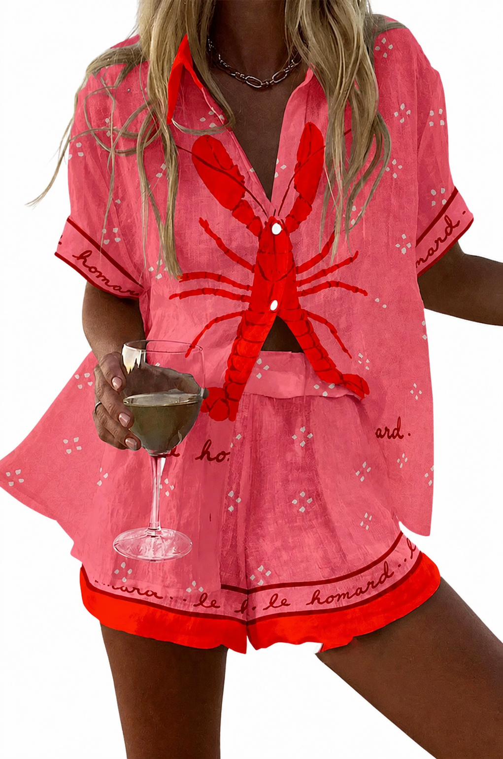 Conjunto Andrea rosa con blusa abotonada y shorts con volantes y estampado rojo