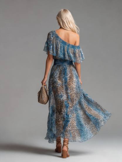 Vestido largo de gasa azul con estampado leopardo y espalda descubierta