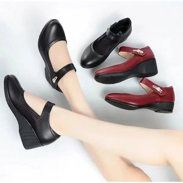 Zapatos de tacón medio negros y burdeos con tira ajustable y adorno metálico