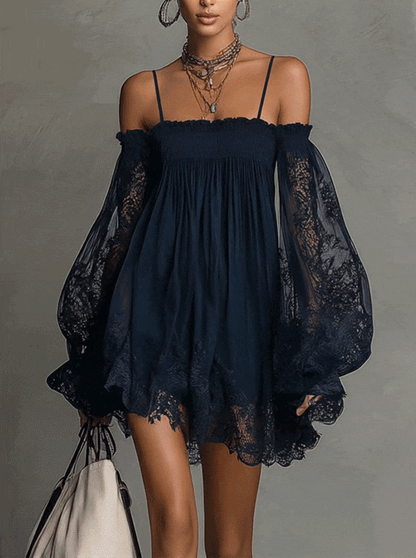 Vestido mini azul marino con escote bardot y mangas largas de encaje, vuelo