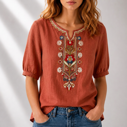 Blusa de lino color teja con bordado floral multicolor y cuello redondo abotonado