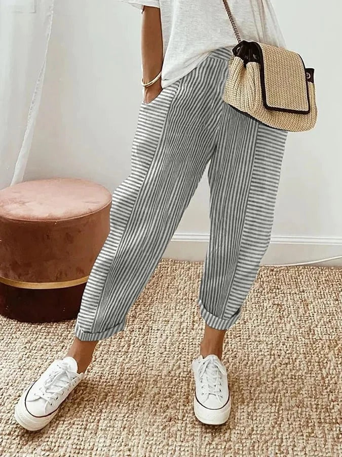 Pantalones de corte ancho con rayas verticales azul oscuro y grises, cintura elástica