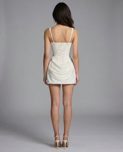 Vestido mini marfil con tirantes y drapeado en la cintura