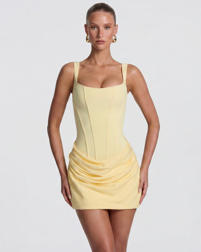 Vestido mini amarillo marfil de tirantes finos con drapeado frontal y silueta ajustada