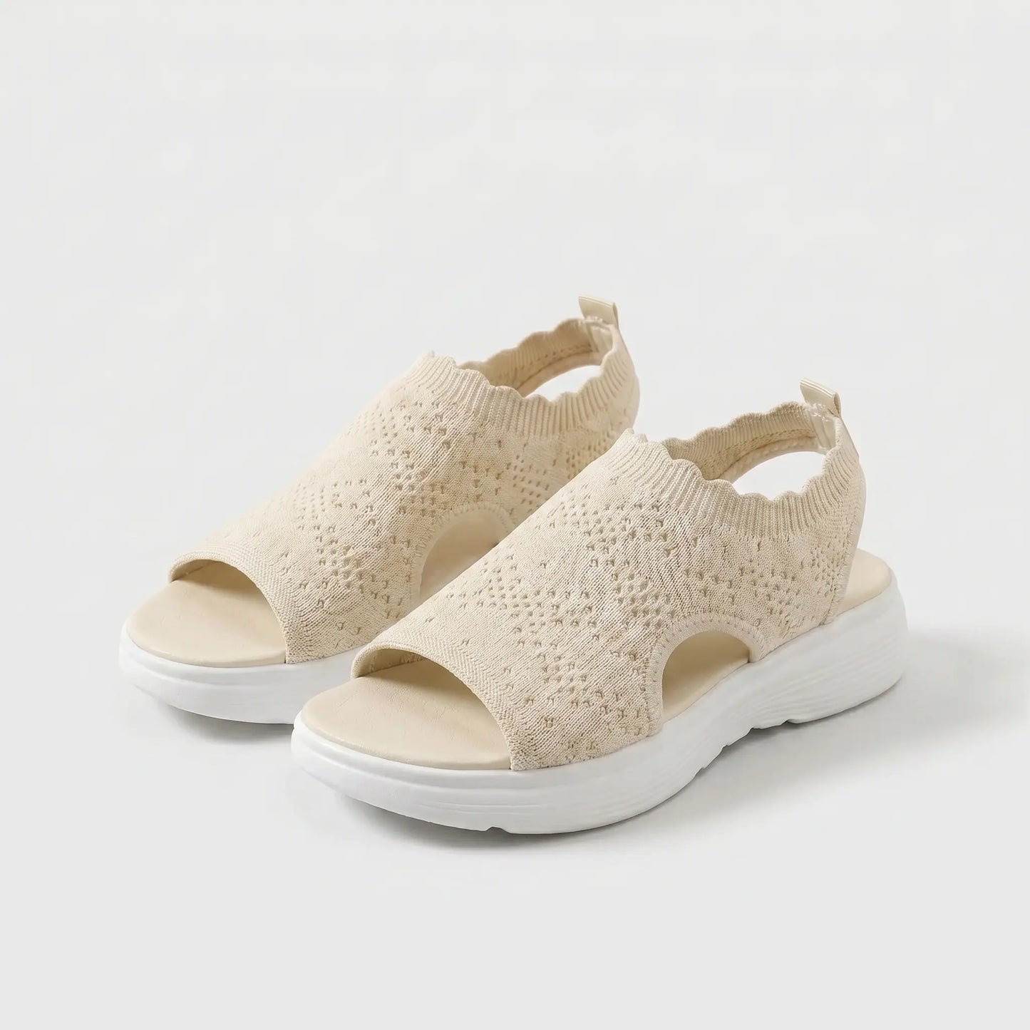 Sandalias ortopédicas confort beige con tejido tipo calcetín y suela blanca acolchada