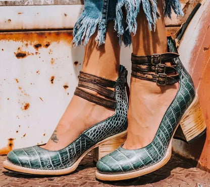 Zapatos de tacón verde efecto serpiente con pulsera doble y hebilla