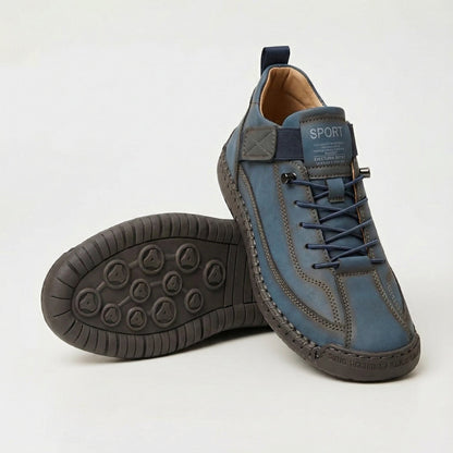Zapatillas ortopédicas azul claro con cordones y suela gruesa, estilo casual.