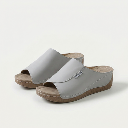 Sandalias tipo zueco con arco plantar, grises claros, suela de cuña de madera