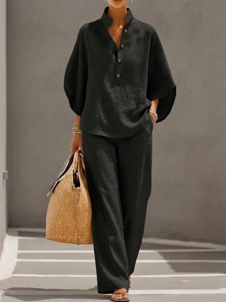 Conjunto elegante negro: blusa tipo polo con botones y pantalón recto