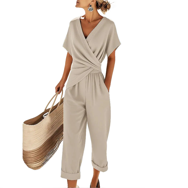 Conjunto de dos piezas beige claro: blusa cruzada con drapeado y pantalón capri